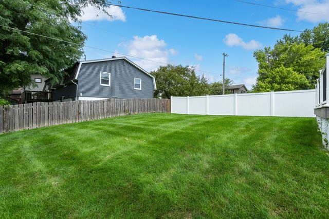 1319 Denniston Avenue, Bettendorf, IA 52722