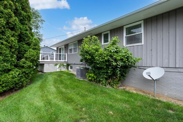 1319 Denniston Avenue, Bettendorf, IA 52722