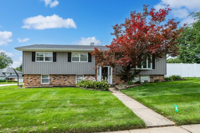1319 Denniston Avenue, Bettendorf, IA 52722