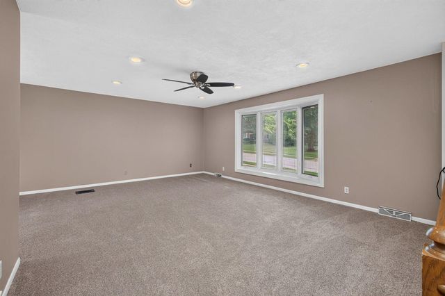 1319 Denniston Avenue, Bettendorf, IA 52722