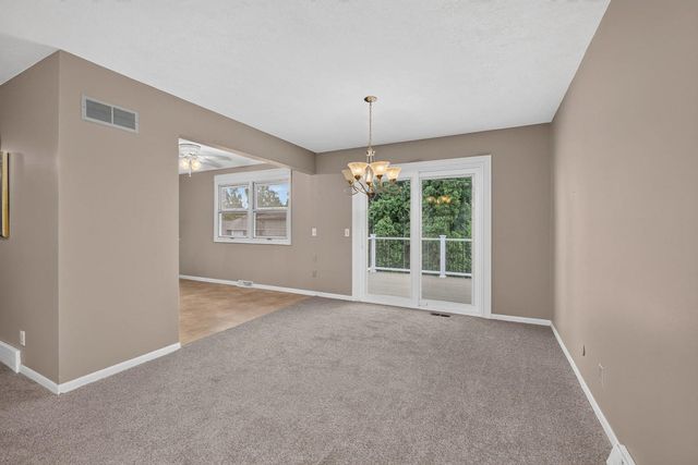 1319 Denniston Avenue, Bettendorf, IA 52722