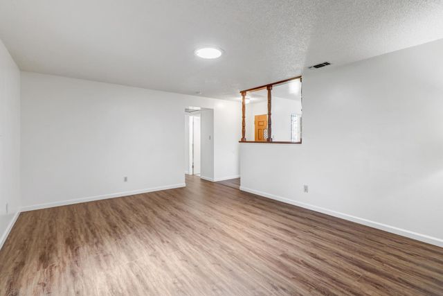 6500 Harley Way, Sacramento, CA 95828