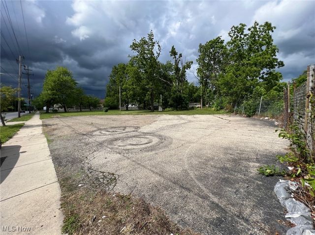 1729 Niles Road SE, Warren, OH 44484