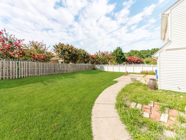 112 Elrosa Road, Mooresville, NC 28115