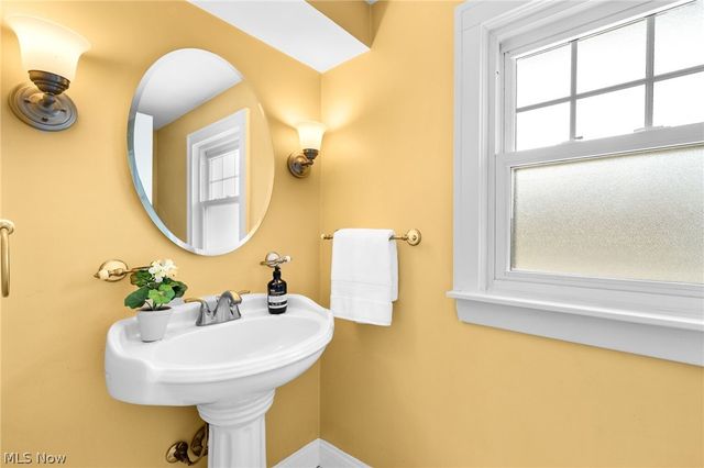 2135 Riverside Drive, Lakewood, OH 44107