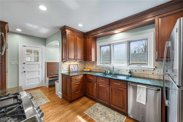 2135 Riverside Drive, Lakewood, OH 44107