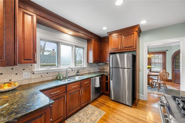 2135 Riverside Drive, Lakewood, OH 44107