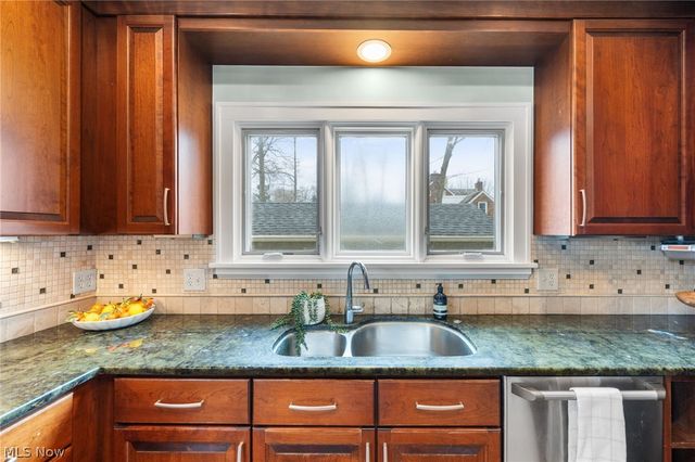 2135 Riverside Drive, Lakewood, OH 44107