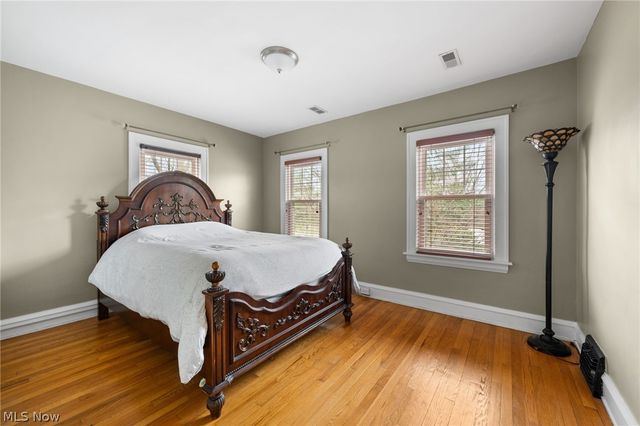 2135 Riverside Drive, Lakewood, OH 44107