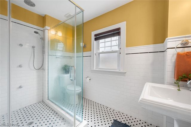 2135 Riverside Drive, Lakewood, OH 44107