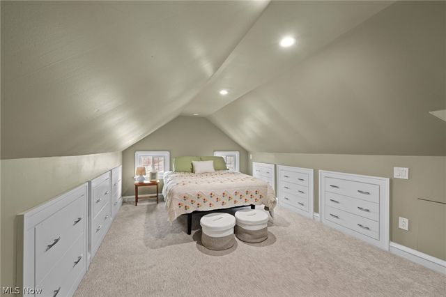 2135 Riverside Drive, Lakewood, OH 44107