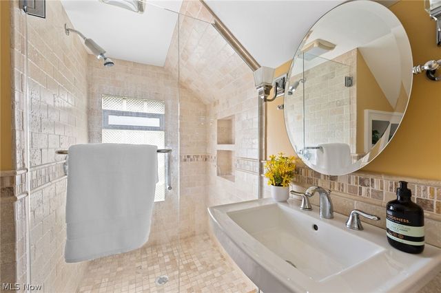 2135 Riverside Drive, Lakewood, OH 44107