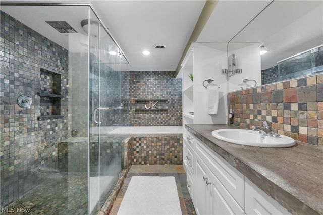 2135 Riverside Drive, Lakewood, OH 44107