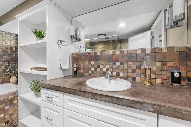 2135 Riverside Drive, Lakewood, OH 44107