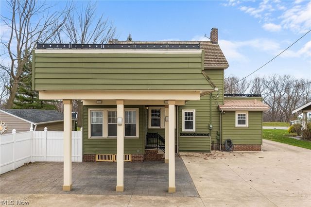 2135 Riverside Drive, Lakewood, OH 44107