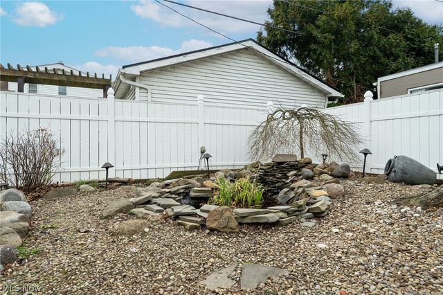 2135 Riverside Drive, Lakewood, OH 44107