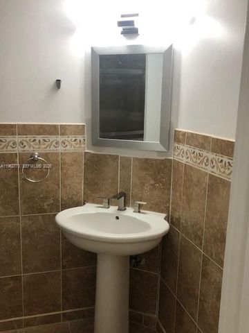 1201 NE 191st Street G411, Miami, FL 33179
