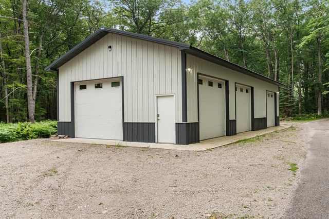 8554 W M-68, Indian River, MI 49749