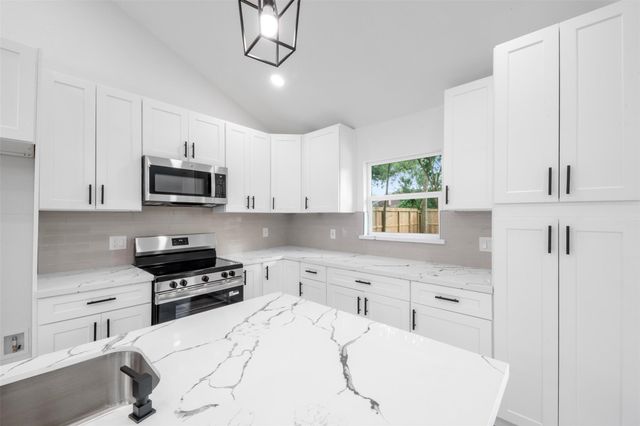 16230 Dunmoor Drive, Houston, TX 77059