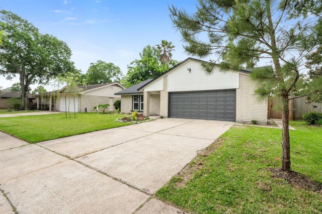 16230 Dunmoor Drive, Houston, TX 77059