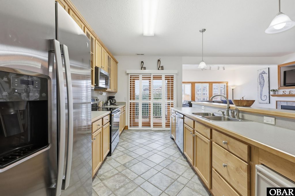Image 11 of property listing at 904 South Bay Club Drive Unit 2, Manteo, NC 27954