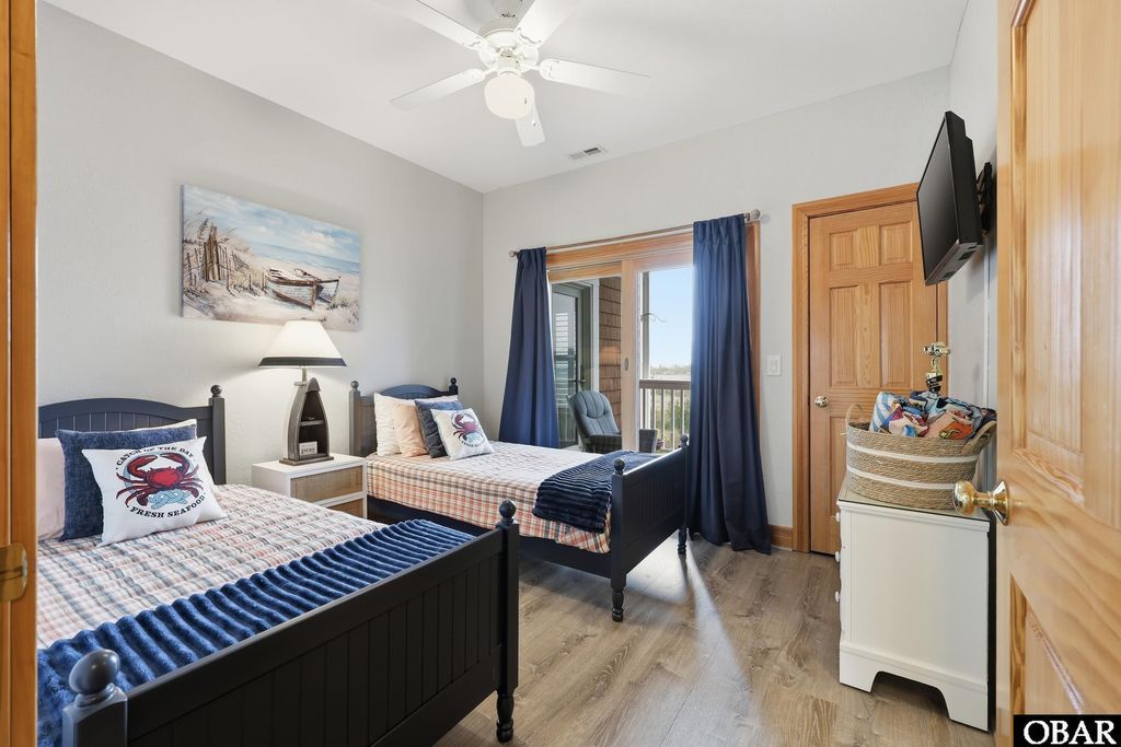 Image 21 of property listing at 904 South Bay Club Drive Unit 2, Manteo, NC 27954