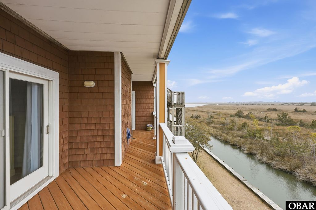 Image 27 of property listing at 904 South Bay Club Drive Unit 2, Manteo, NC 27954