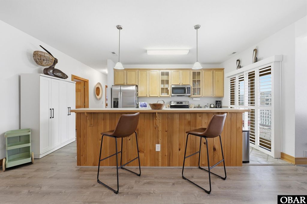 Image 7 of property listing at 904 South Bay Club Drive Unit 2, Manteo, NC 27954