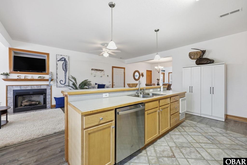 Image 10 of property listing at 904 South Bay Club Drive Unit 2, Manteo, NC 27954