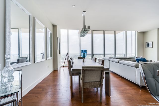 610 E Market St Unit 2711, San Antonio, TX 78205