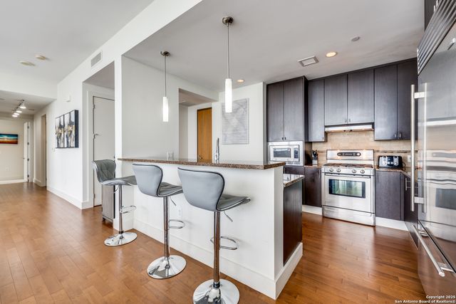 610 E Market St Unit 2711, San Antonio, TX 78205