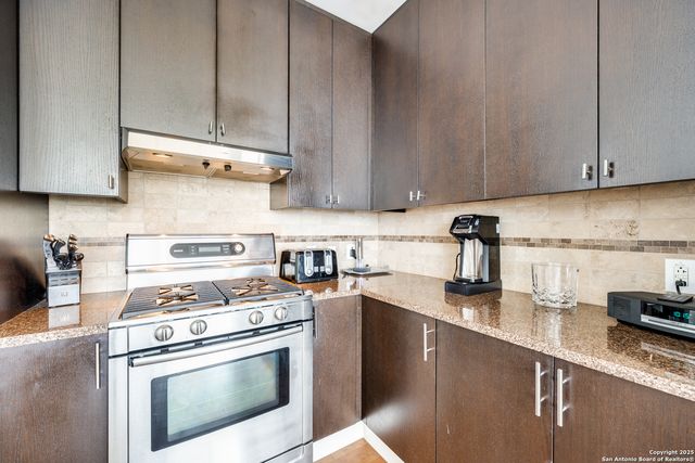 610 E Market St Unit 2711, San Antonio, TX 78205