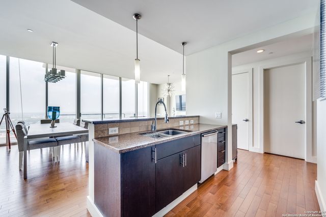 610 E Market St Unit 2711, San Antonio, TX 78205