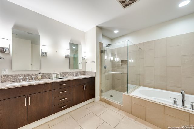 610 E Market St Unit 2711, San Antonio, TX 78205