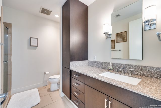 610 E Market St Unit 2711, San Antonio, TX 78205