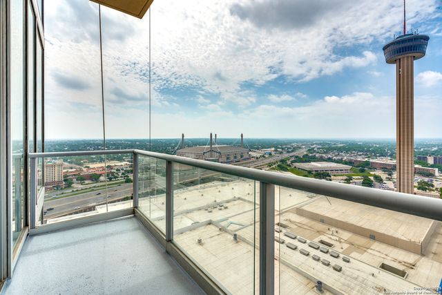 610 E Market St Unit 2711, San Antonio, TX 78205