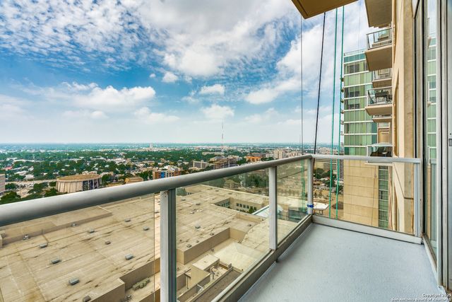 610 E Market St Unit 2711, San Antonio, TX 78205