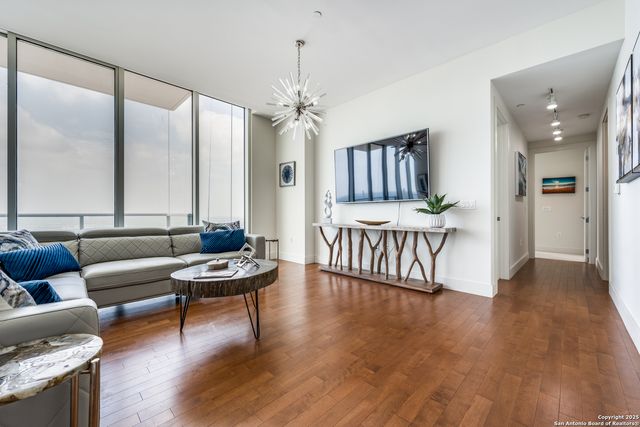 610 E Market St Unit 2711, San Antonio, TX 78205