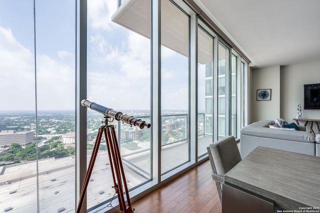 610 E Market St Unit 2711, San Antonio, TX 78205