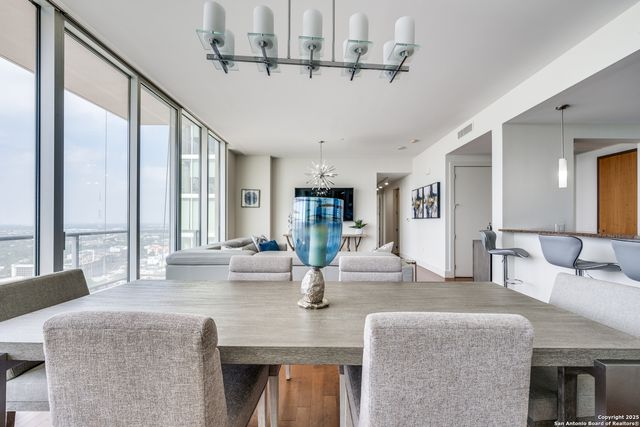 610 E Market St Unit 2711, San Antonio, TX 78205