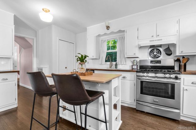24 Howard Avenue, Valhalla, NY 10595