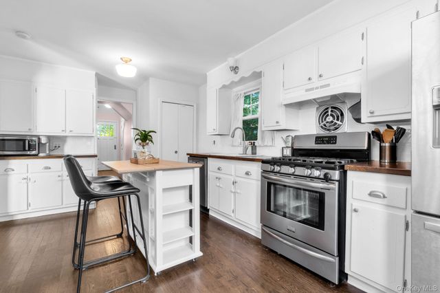 24 Howard Avenue, Valhalla, NY 10595