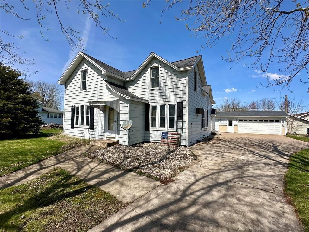 113 W Lincoln Avenue, Fall Creek, WI 54742