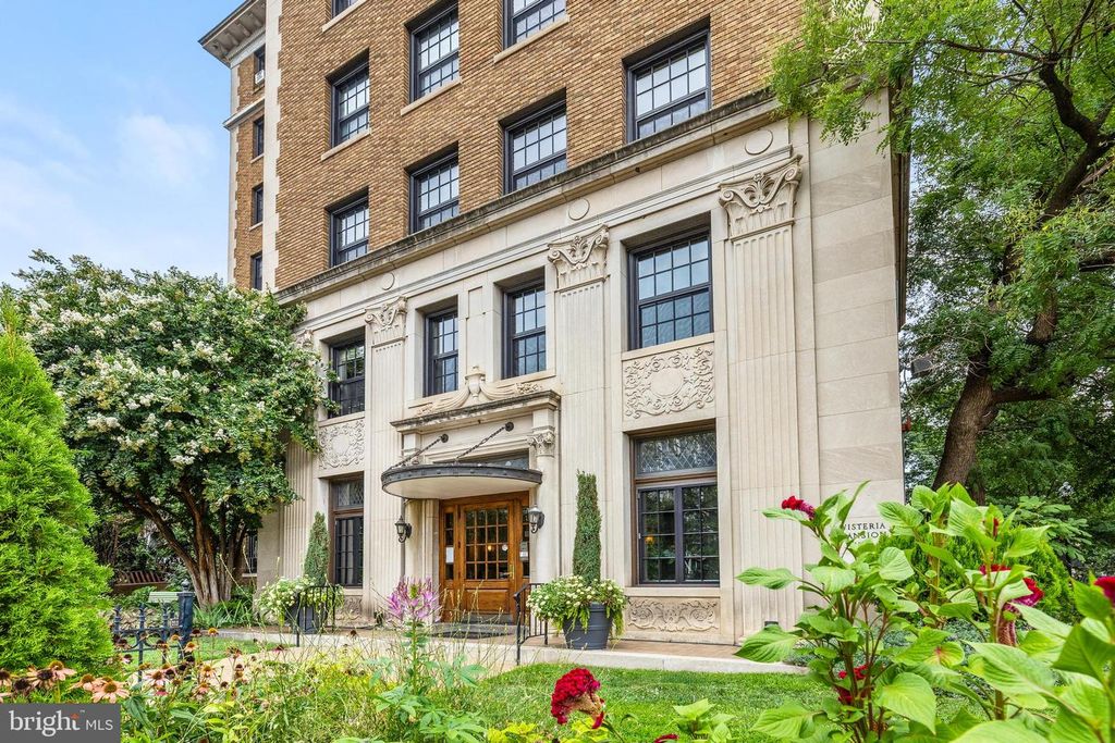 Image 1 of property listing at 1101 L ST NW #102, Washington, DC 20005