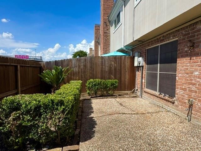 1605 W Sam Houston Parkway S, Houston, TX 77042