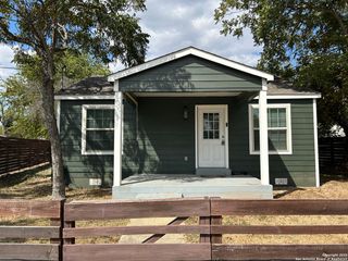 1698 W Bridge, New Braunfels, TX 78130
