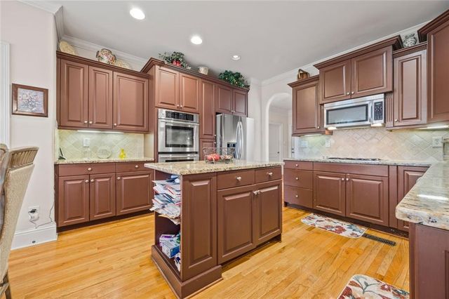 221 Langshire Drive, Mcdonough, GA 30253
