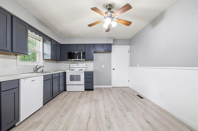 122 N Pinewood Avenue, Republic, MO 65738