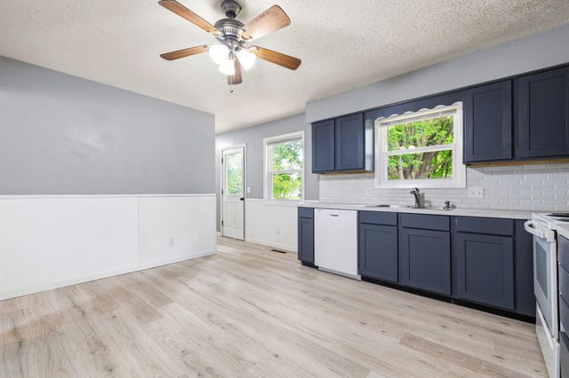 122 N Pinewood Avenue, Republic, MO 65738