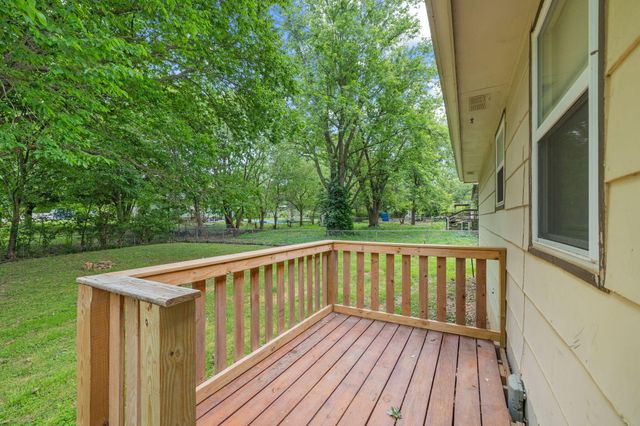 122 N Pinewood Avenue, Republic, MO 65738